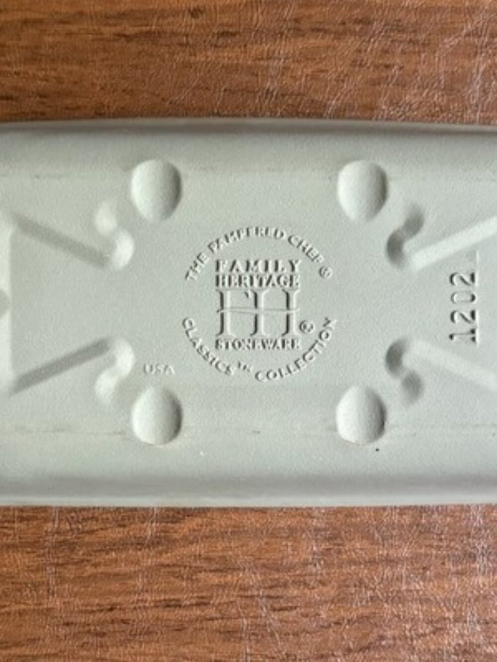 Pampered Chef Stoneware Bread Loaf Pan, Excellent Condition - Picture 3 of 6